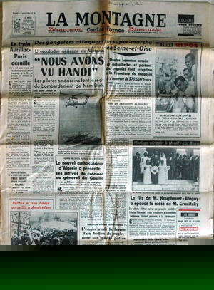 La Montagne du 4 juillet, avec &agrave; sa une : Soucoupe volante ou h&eacute;licopt&egrave;re : L'engin avait la forme d'un ballon de rugby pos&eacute; sur 4 pattes