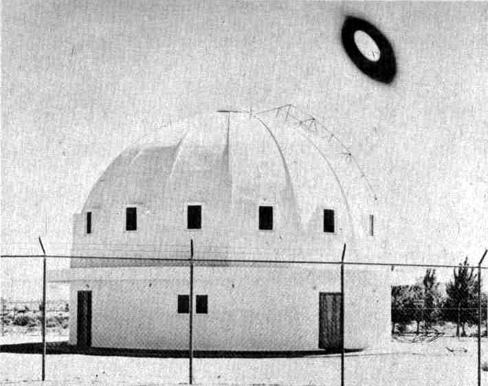 L'Integratron le 14 Juin 1967, accompagn&eacute; d'un pr&eacute;tendu ovni