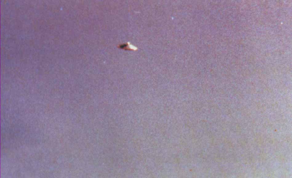 Autre photographie. L'objet commence &agrave; s'&eacute;loigner