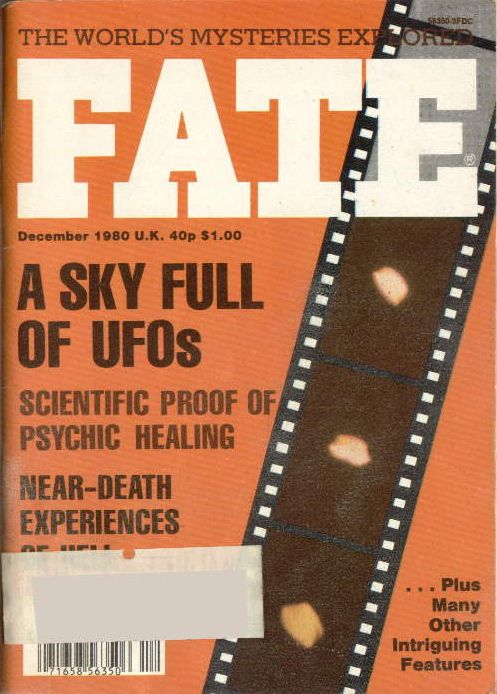 Couverture de Fate en d&eacute;cembre, titrant sur "un ciel rempli d'ovnis"