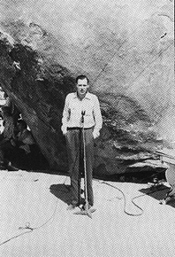 Gray Barker à une conférence de Giant Rock (Californie) en 1954