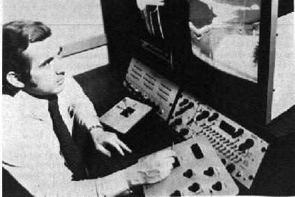 Spaulding, sur la console de l'ordinateur de traitement d'image avec lequel le GSW commença à analyser les photographies    d'ovnis