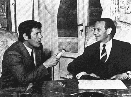 Bourret interviewant Galley