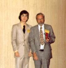 Rutkowski avec J. Allen Hynek lors d'une conf&eacute;rence &agrave; Winipeg en 1976
