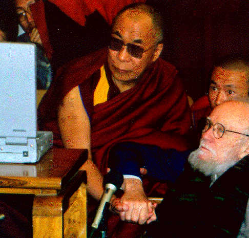 Certains n'auront pas de scrupules à présenter cette photographie d'un vieil homme aux cotés du 14ᵉ Daila Lama comme    celle du Robin Evans inventé par David    Gamon