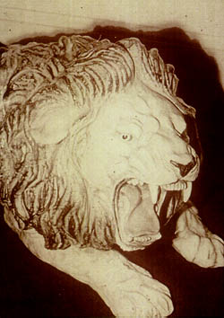Le lion de céramique qui se serait animé