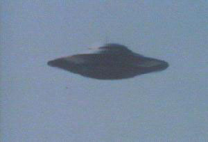 Un des "vaisseaux pleiadiens" photographié par Billy Meier        n1Très probablement une maquette, Meier ayant été convaincu d'autres fraudes