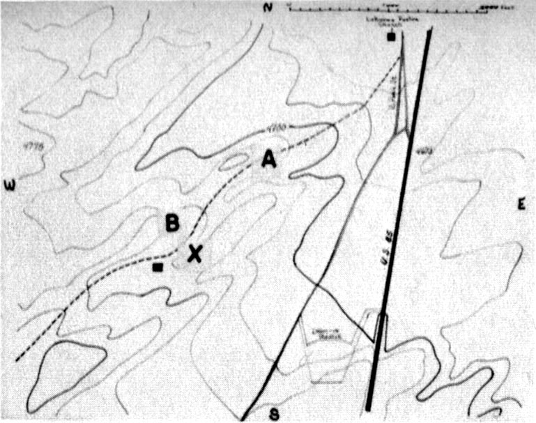 Fig 7. Le terrain de l'observation        de Socorro (Nouveau-Mexique) le 24 avril 1964. Zamora a d'abord vu l'objet        (à la position X) depuis la position A, l'interprétant comme une automobile. Il s'est garé en position B. Le        carré indique la cabane de dynamite.