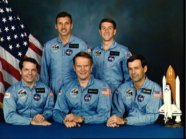 Portrait officiel de l'équipe STS 51-J