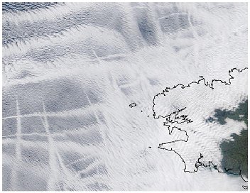 Figure 32 - Traces de navires au large de la Bretagne, en France. Photographiées à une résolution de 500 m, en    janvier 2003 s1Aqua MODIS, NASA
