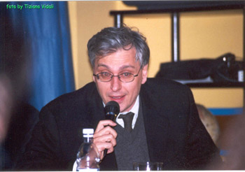 Conti à une convention à Pavia le 13 décembre 2002