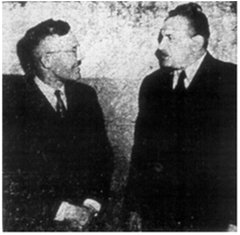 Tombaugh discutant des satellites proches de la Terre avec Lincoln LaPaz, le      3 mars 1954 s3Albuquerque Journal