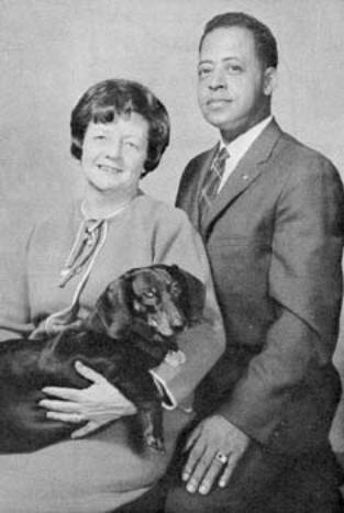 Betty et Barney Hill avec leur chien
