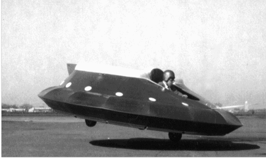 Quelques images extraites d'un film présenté comme étant celui d'Holloman, extraite du documentaire    télévisé sur les ovnis de 1966 05:30 UFO's, Friend, Foe or      Fantasy commenté par Walter Cronkite. Il s'agit en fait du film    d'un vol d'essai du Moller XM-2 2"Moller's Skycars", IFOs, LaesiesWorks.