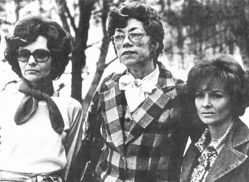 Les 3 femmes qui furent enlevée près de Stanford, (Kentucky). De gauche à droite : Louise Smith, Elaine Thomas, Mona Stafford