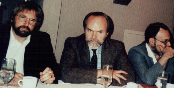 William Moore, Jaime Shandera      et Stanton T. Friedman, les 3 découvreurs/enquêteur d'origine des documents      MJ