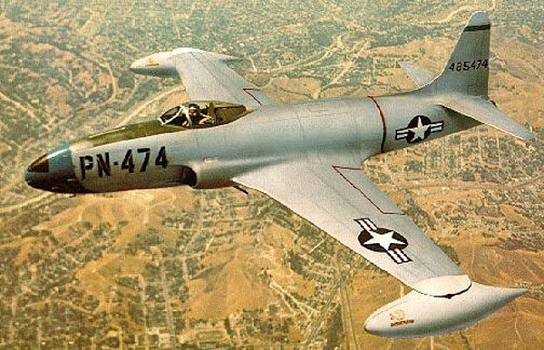 Les 1ers F-80A de production étaient peints pour adoucir tous les joints du revêtement. La peinture fut interrompue    par la suite s1[Aviation History]