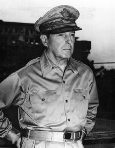 MacArthur en 1945