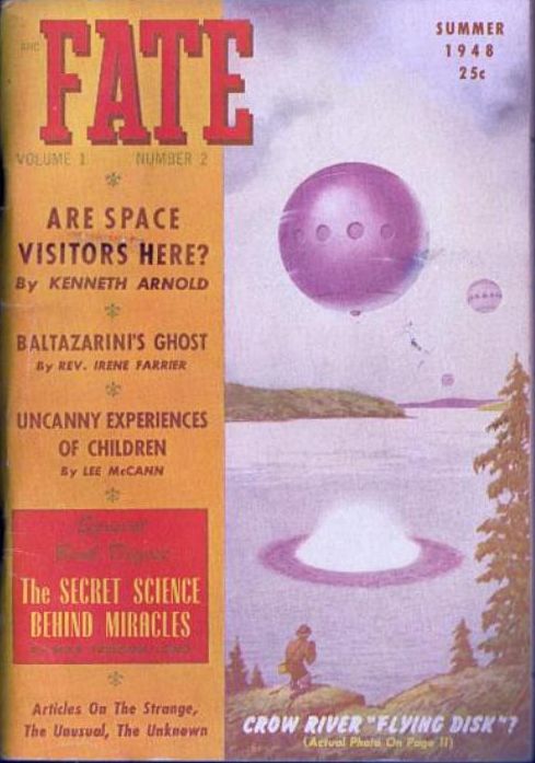 Couverture du n° d'été de Fate contenant un autre article de Arnold : 'Des visiteurs de l'espace sont-ils ici ?'