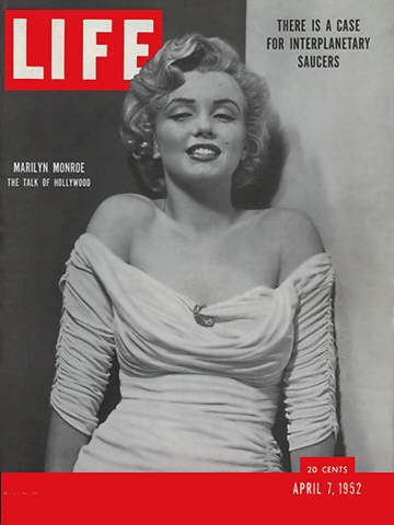 Couverture du numéro du 7 avril. à côté de Marilyn Monroe, on peut lire en haut à droite : Il y a des    arguments pour l'origine interplanétaire des soucoupes.