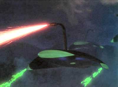 Les vaisseaux martiens envahisseurs et leur rayon calorifique destructeur dans le film  The War        of the Worlds de Byron Haskin