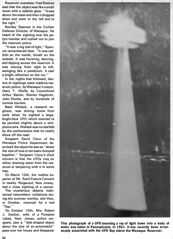 Cette photographie d'un ovni projetant un rayon de lumière dans un corps d'eau fut prise en Pennsylvanie, en 1961. Elle a récemment été associée à tort à la vague d'ovnis au -dessus du réservori de Wanaque. 