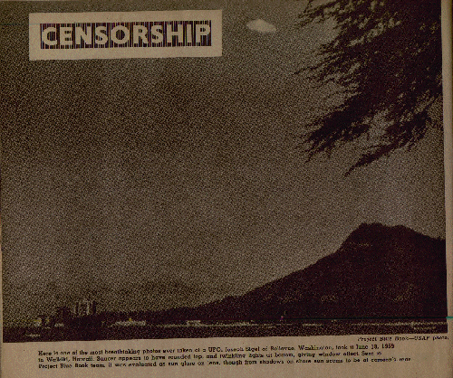 Voici une des photos les plus époustouflantes jamais prise d'un ovni. Joseph Sigel de Bellevue (Washington), la prit    la jeudi 18 juin 1959 à Waikiki, Hawaii. La soucoupe semble avoir un sommet arrondi,    et des lumières scintillantes à sa base, giving window effect. Envoyé à l'équipe du projet Blue Book. Il fut évalué    comme la lueur solaire sur des lentilles, bien que d'après les ombres sur la côte le Soleil semble être derrière    l'appareil photo s3Photo      Projet Blue Book - USAF.