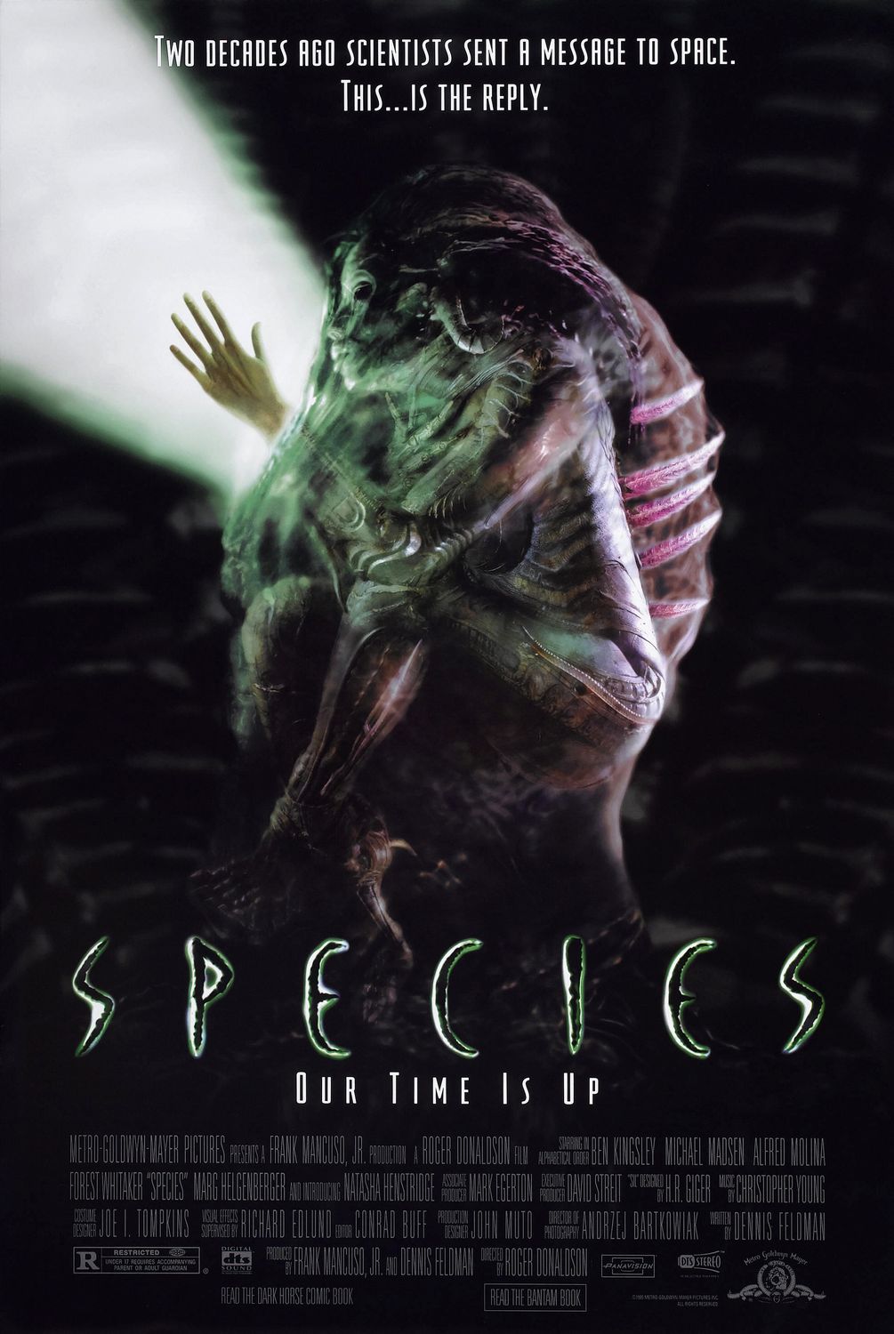Affiche du film La mutante en juillet 1995, montrant la créature hybride humaine-extraterrestre, avec des pics sur le dos