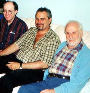 Richard Heiden, Carlos Ferguson et Smith en 2000 à Miami (Floride) s1Ferguson, Carlos D., "Entrevista al Dr. Willy Smith", Bulletin du RAO n°      39, 2nd trimestre 2001