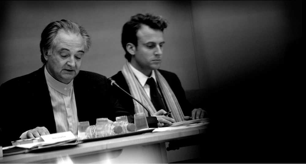 Jacques Attali et Macron (30 ans), présentant les résultats de la Commission en 2007