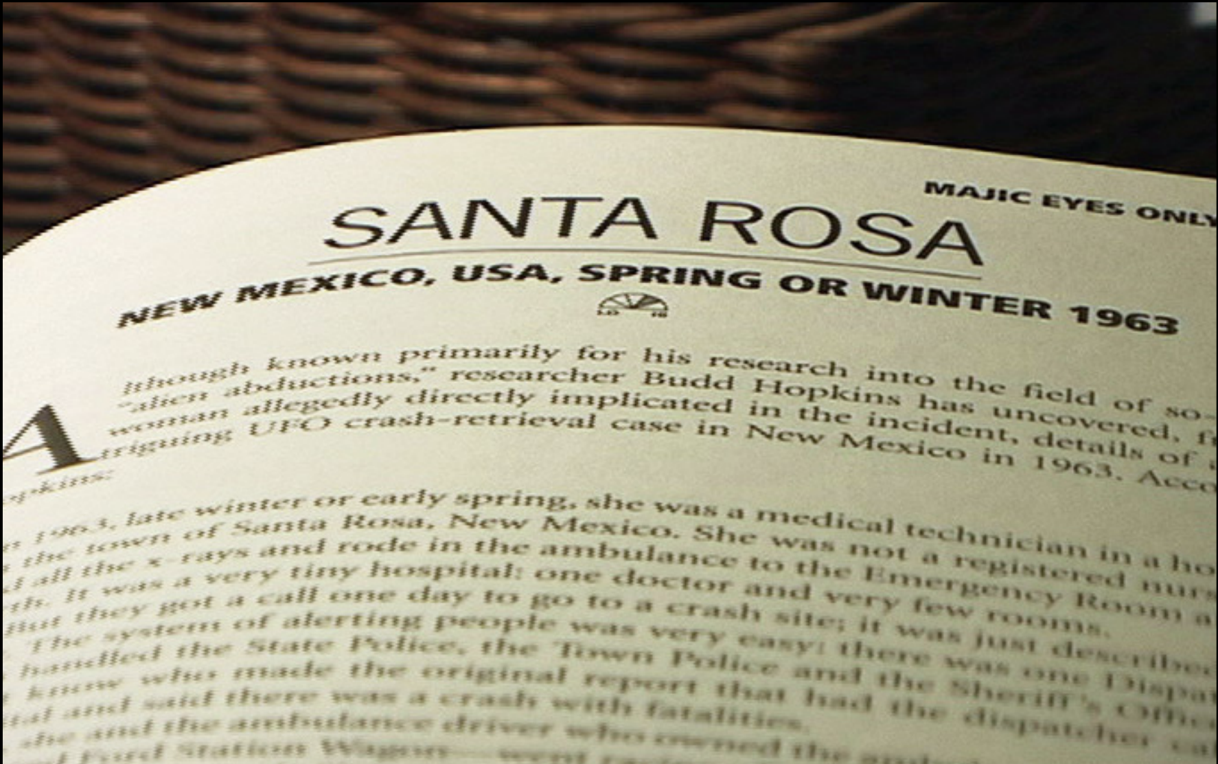 La relation non vérifiée par Hopkins des déclarations de Beanie a gagné son propre chapitre, "Santa Rosa"    dans Majic Eyes Only, un livre couvrant "74 cas de soucoupes écrasées étayés par des preuves convaincantes "    s5Rainey, C : image de documentaire